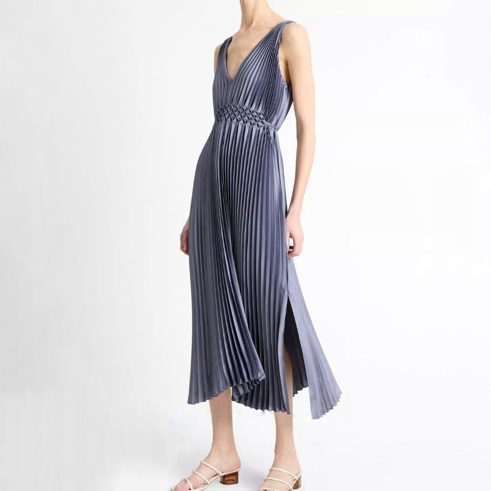 NWT Vince Hand-Smocked Pleated Satin Dress in color mauve thistle XS/S